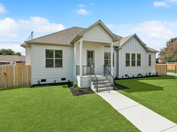 2204 Congressman Hebert Dr, Chalmette, LA 70043