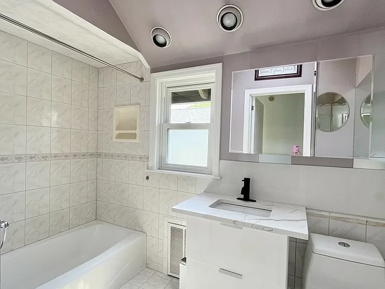 36 Lowell St — Photo 12