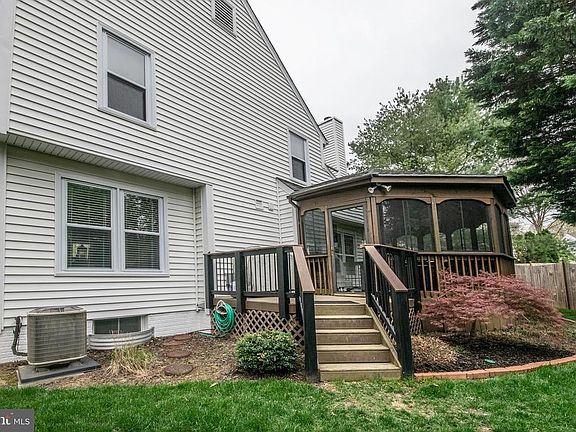 Large 3 season room off back of house.