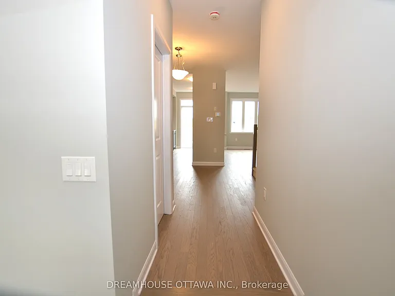 326 Gisborne Pl — Photo 3