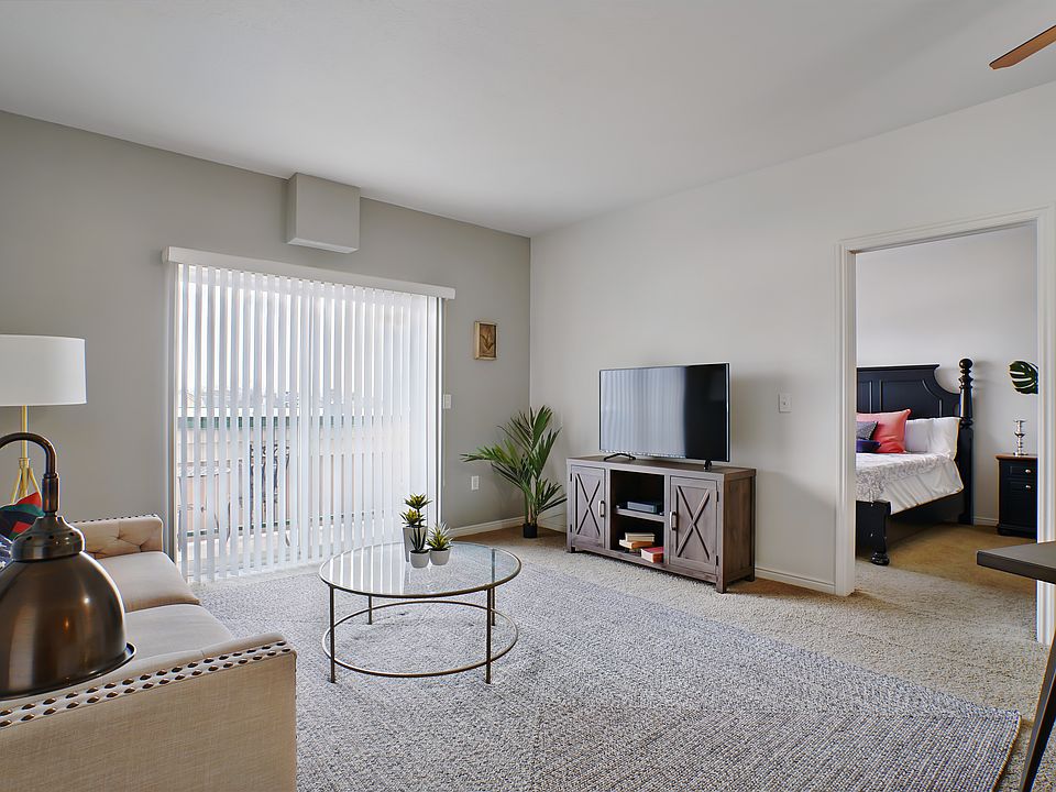 1st image of 1525 N Main St APT 341