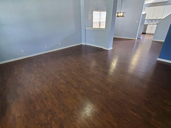 4th image of 1009 Retford Dr