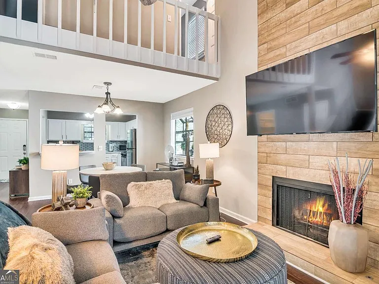1114 Falling Water Dr SE — Photo 4