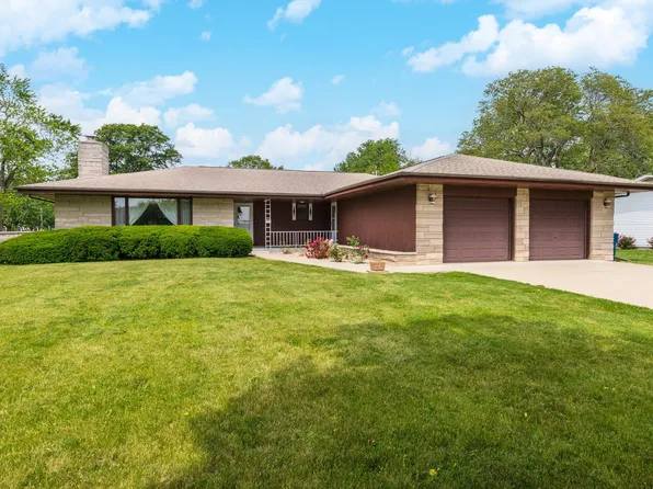 401 N 4th Ave, Chenoa, IL 61726