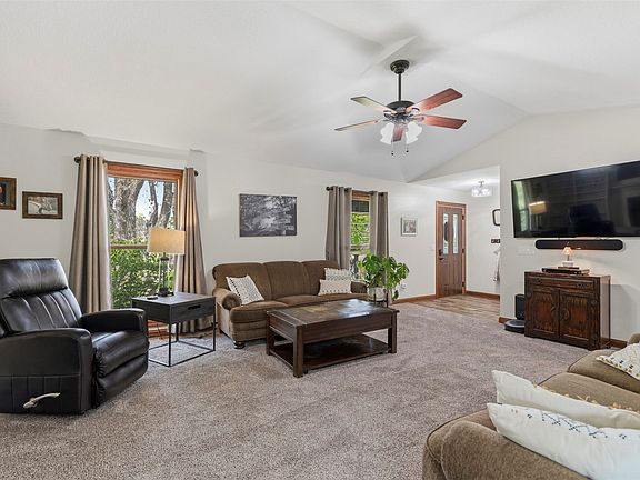 4th image of 606 Jasper Ave NE