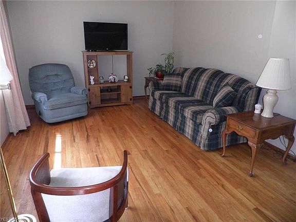 2nd image of 505 Orchard Grove Ave