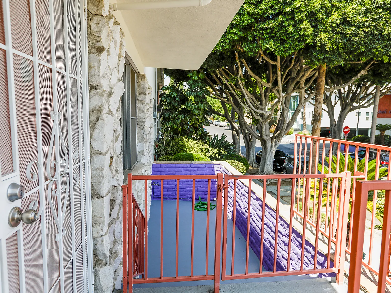 945 N Curson Ave — Photo 3