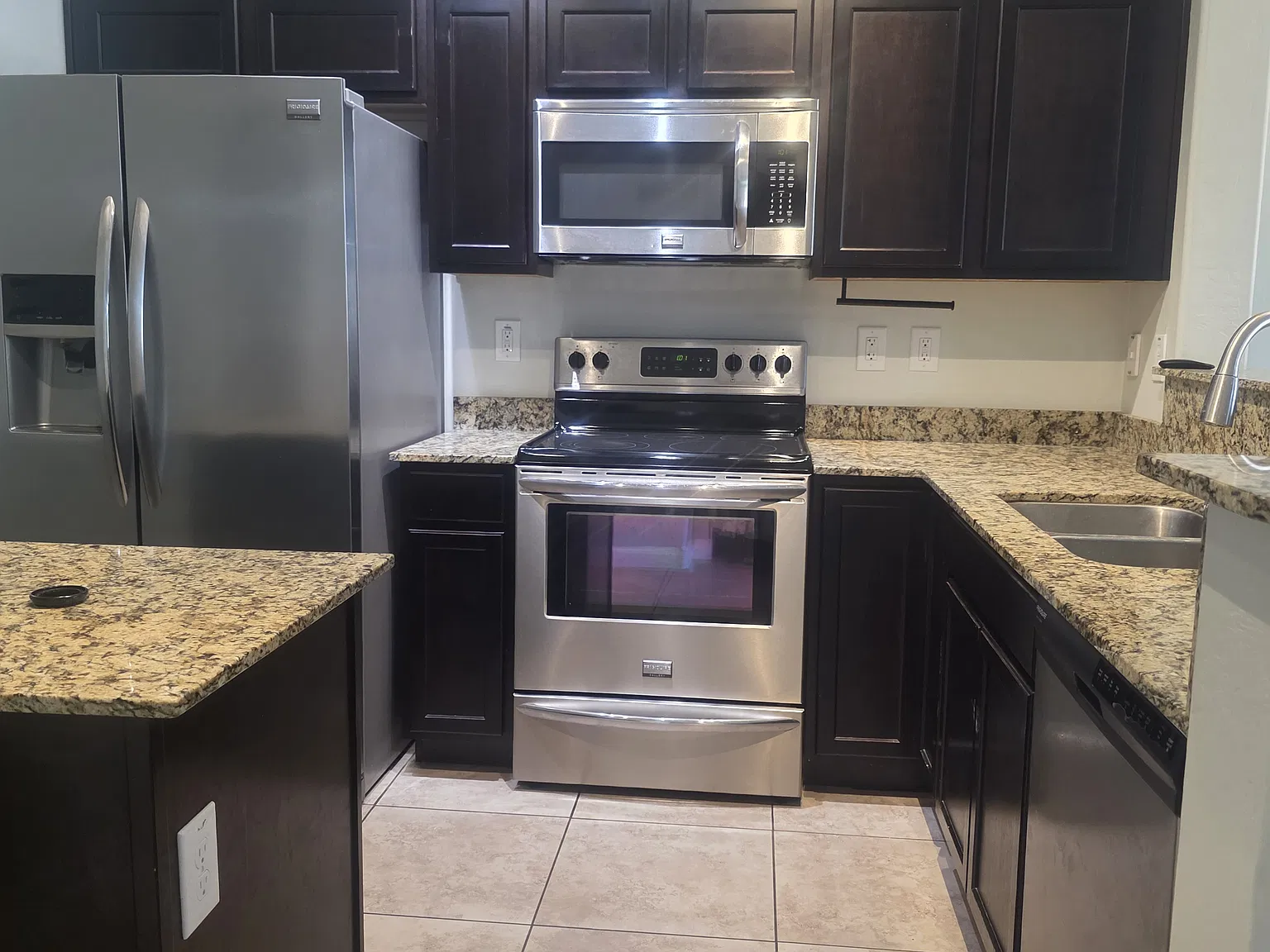 3 bed, 1394 sqft, $2,050 — Photo 3