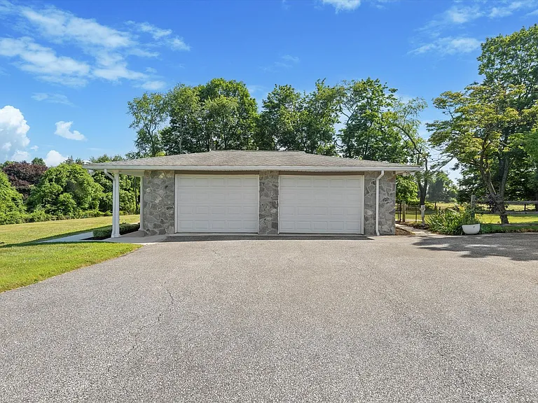 432 Webb Rd — Photo 32