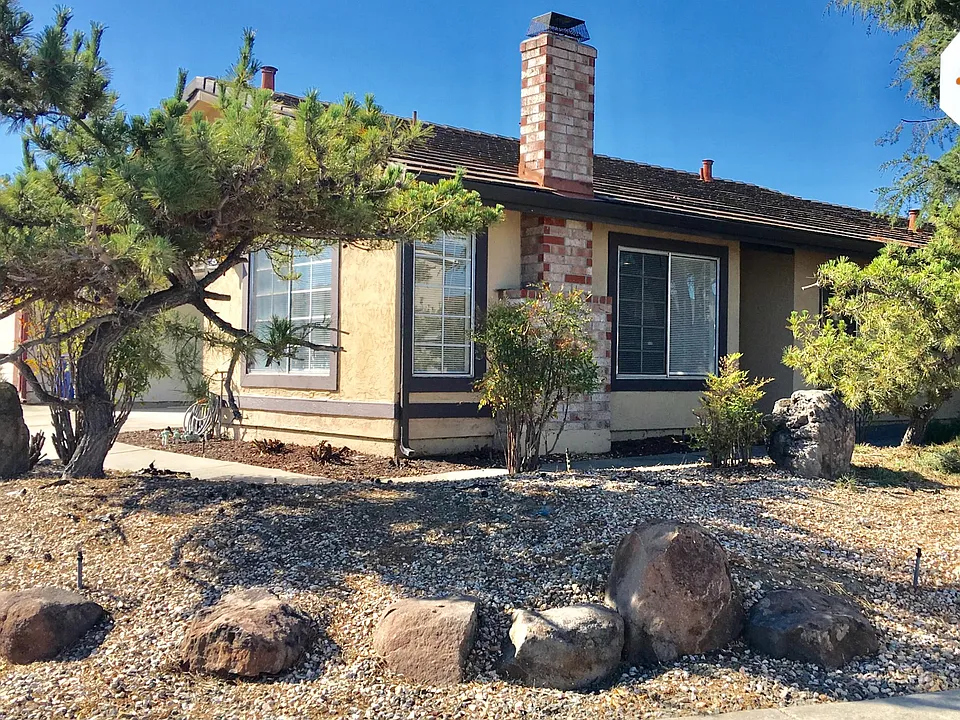 30635 Chimney Ln