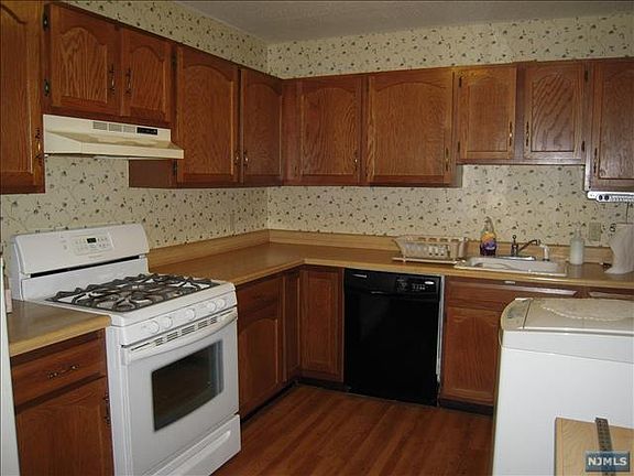 3rd image of 221 Ringwood Ave #A21