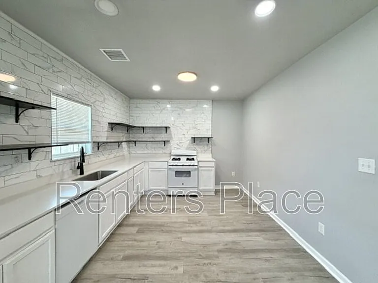517 S 40th West Ave #A — Photo 4