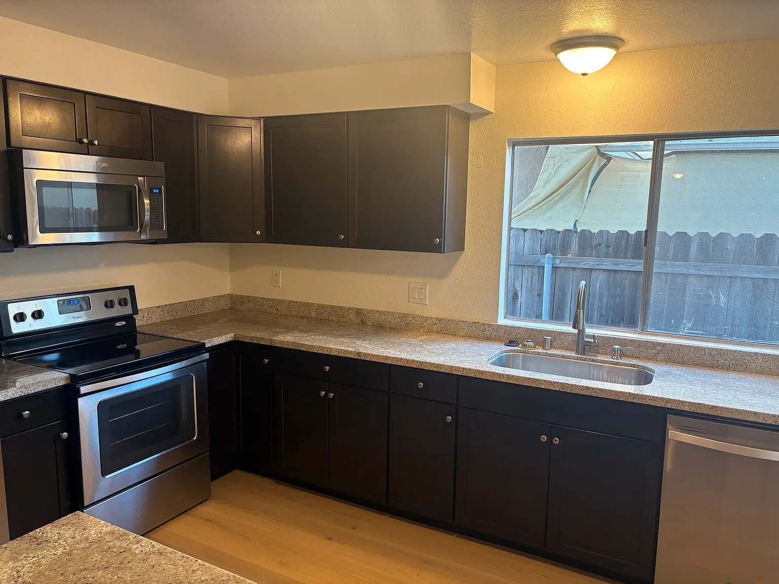 4 bed, 1563 sqft, $4,200 — Photo 3
