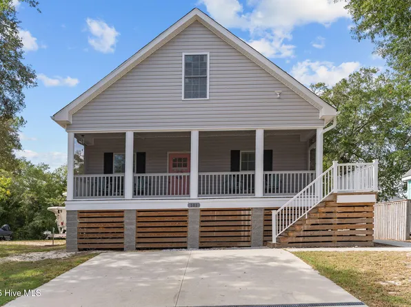 101 SW 28th Street, Oak Island, NC 28465