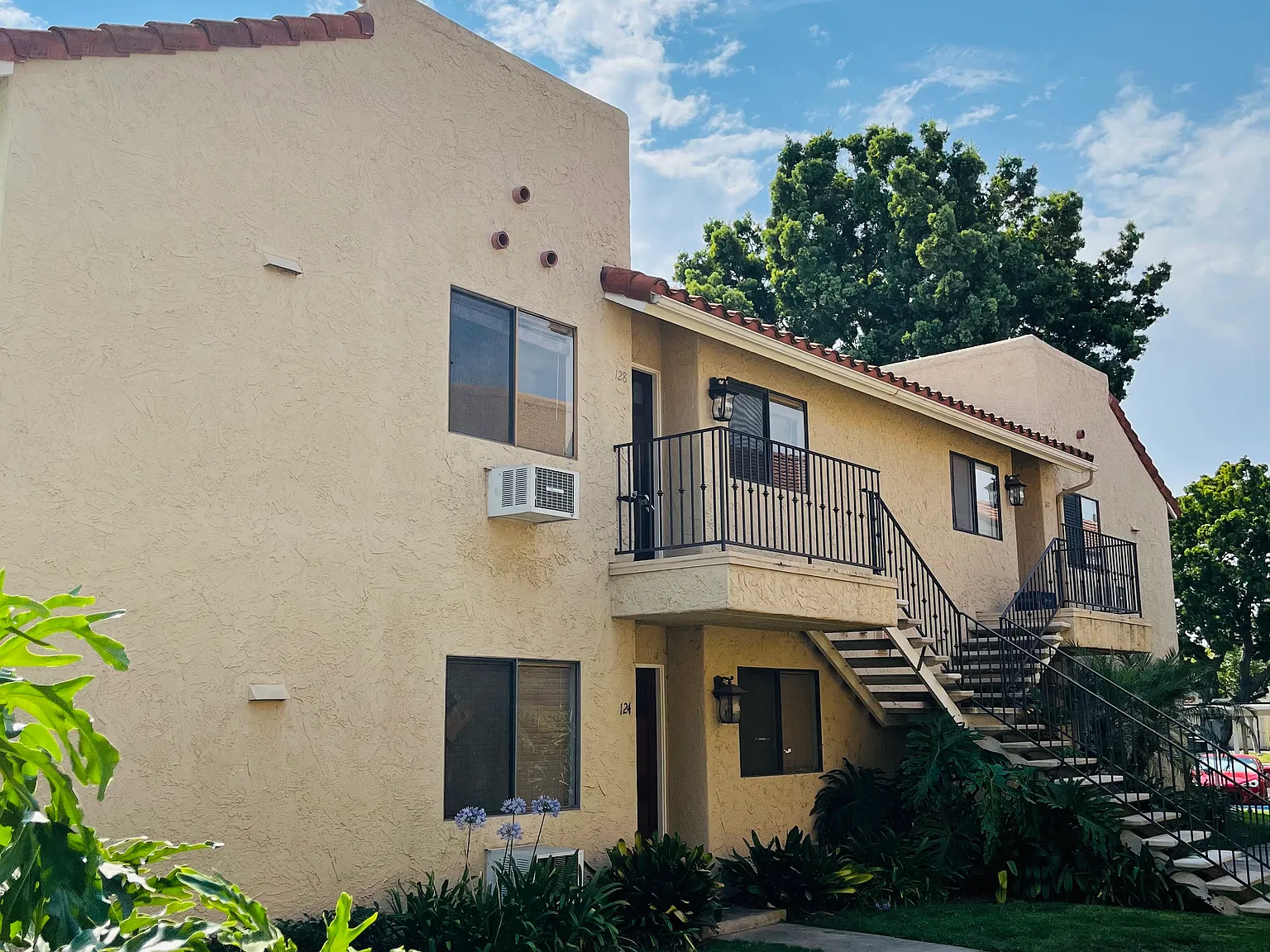 2 bed, 808 sqft, $2,900 — Photo 2