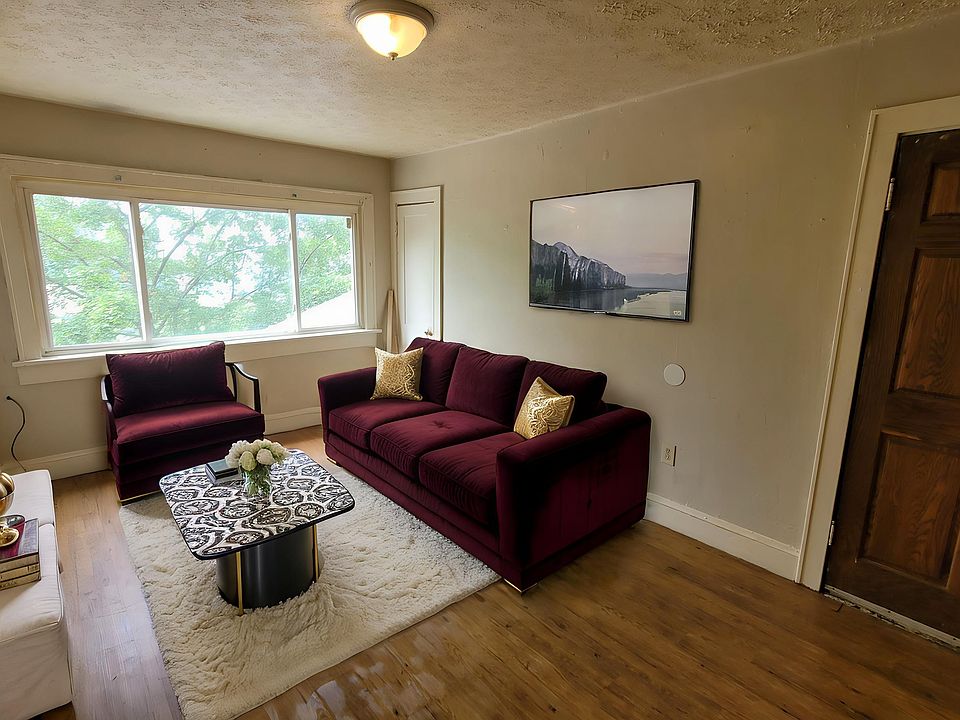 1st image of 293 N Martha Ave APT 4