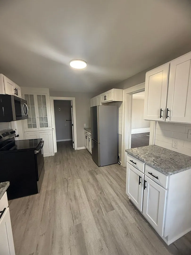 200 Main St. - Red Pod — Photo 3