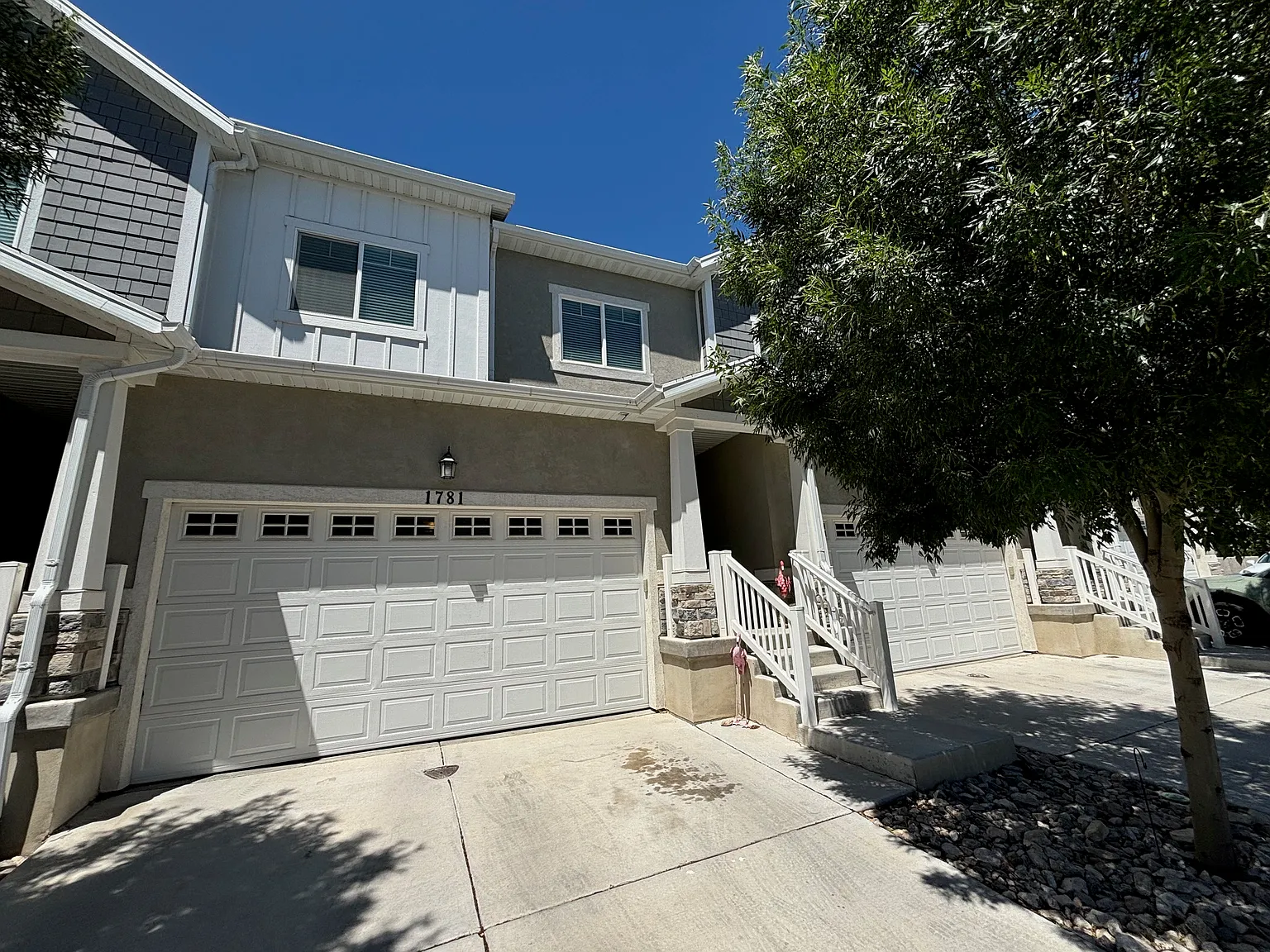 4 bed, 2.5 bath, 2300 sqft, $2,300 — Photo 2
