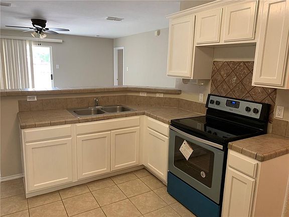 4th image of 17539 College Port Dr