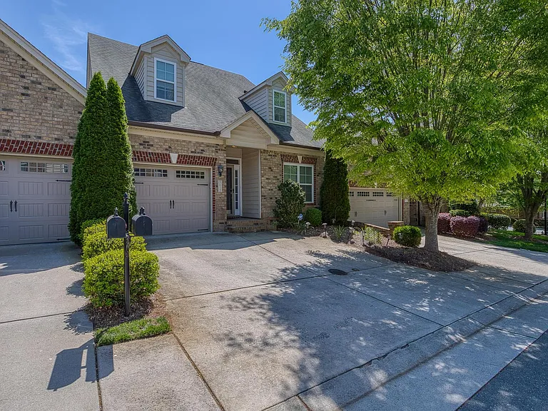 5015 Wyngate Village Dr — Photo 3