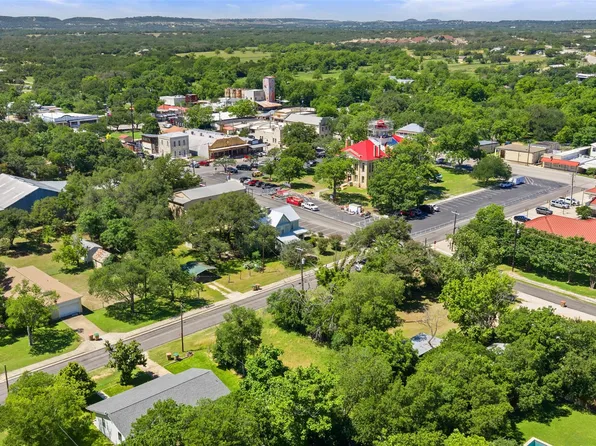 203 E Cypress St, Johnson City, TX 78636
