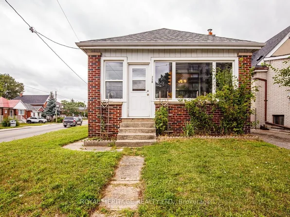 758 Jane St, Toronto, ON M6N 4B9