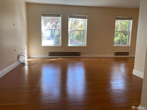 5th image of 2225 23rd St Unit 201
