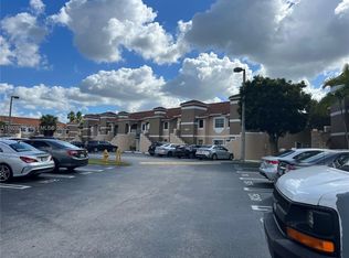 Lago Lindo Townvillas, Miami, FL 33183