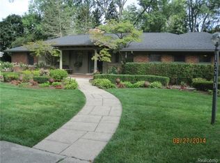 19610 Warwick St, Beverly Hills, MI 48025