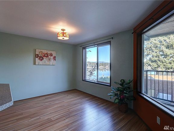 5th image of 921 Pershing Ave