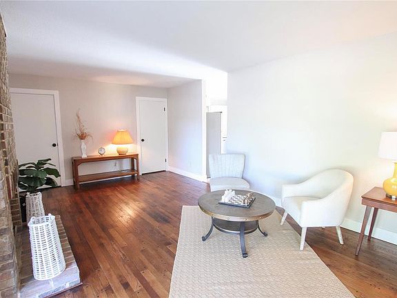 3rd image of 1772 Meadowdale Dr