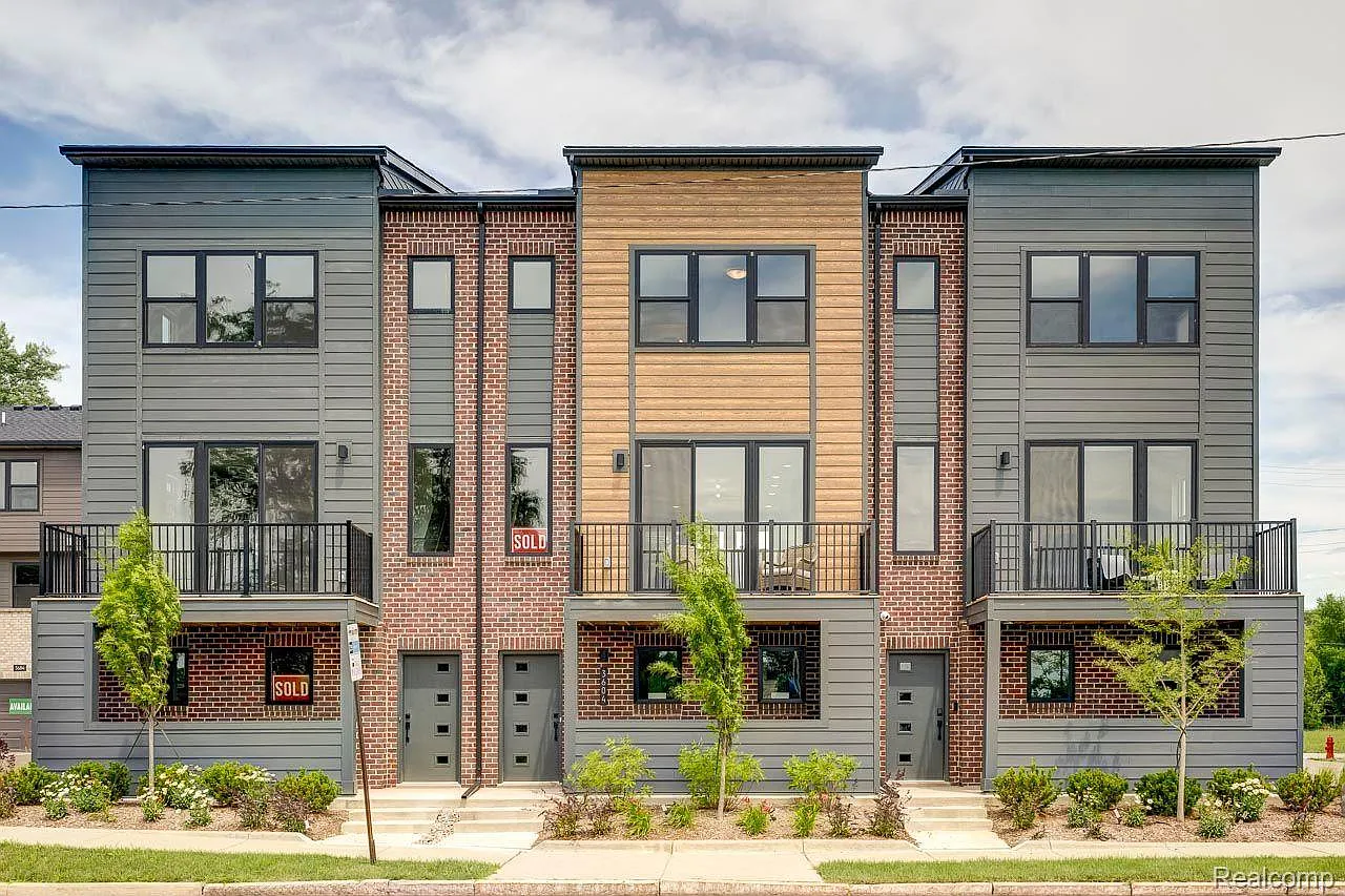 3658 Trumbull St #29 photo 1