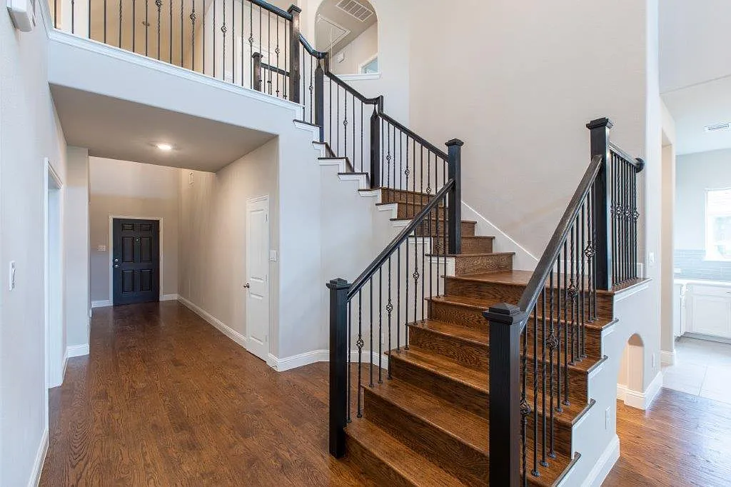 5 bed, 3274 sqft, $3,700 — Photo 4