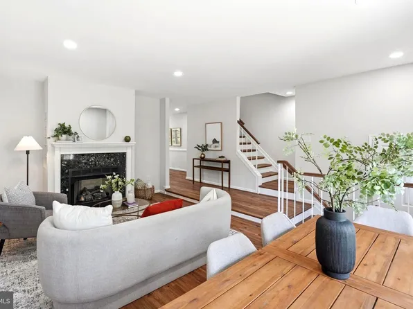 7808 Solomon Seal Dr, Springfield, VA 22152