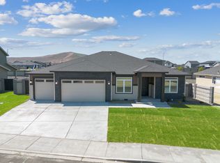 697 Purcell Ave, West Richland, WA