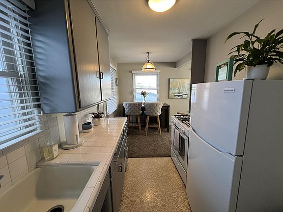 5th image of 602 1/2 Jasmine Ave