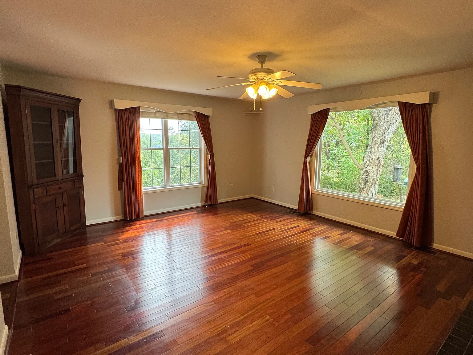 725 Stirrup Ct — Photo 2