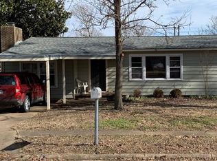 1102 Oklahoma Pl, Claremore, OK 74017