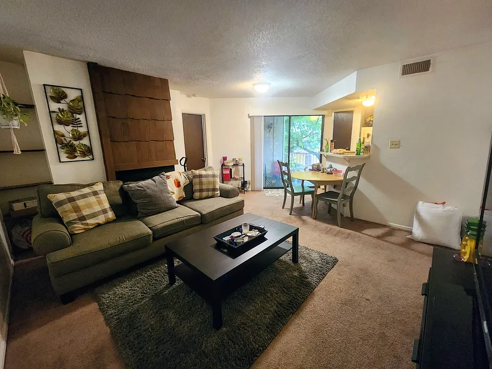 701 1/2 W 25th St #4