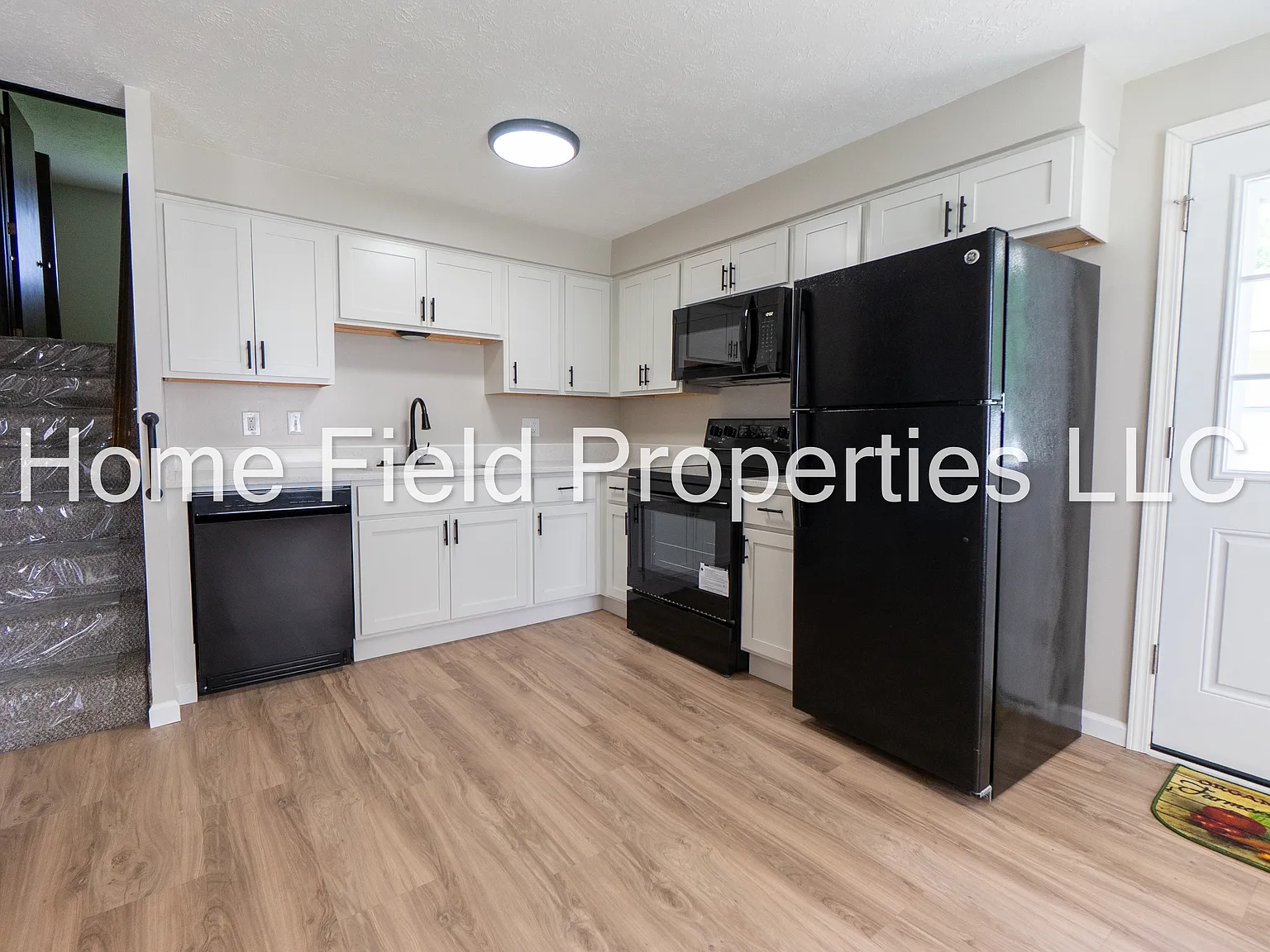3 bed, 1.5 bath, 1588 sqft, $1,995 — Photo 3