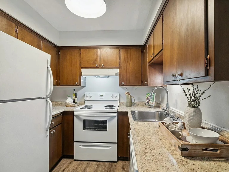 Wayzata Lake Apartments — Photo 26