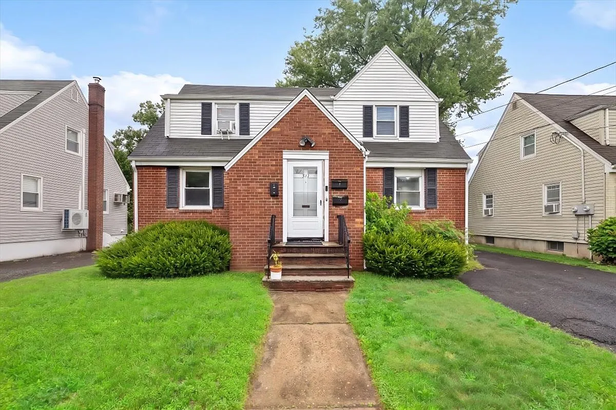 2 bed, 1.5 bath, $3,000 — Photo 1