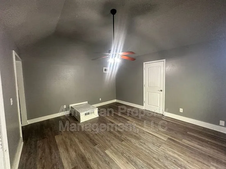 7050 E 71st Ct S — Photo 4