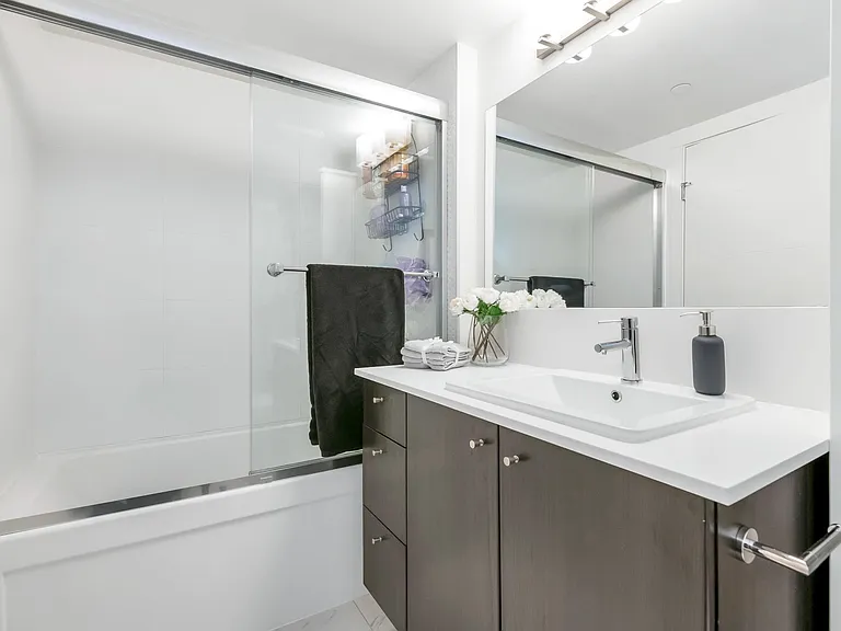 2525 Clarke St #502 — Photo 18