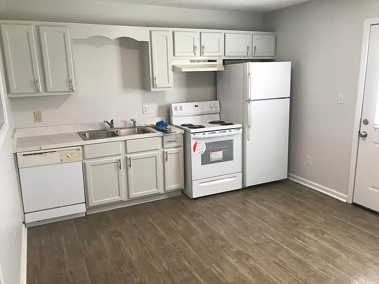 100 Murphy Rd — Photo 4