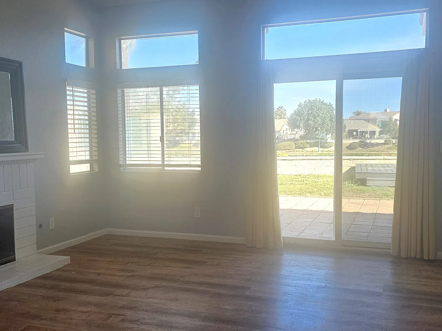 3 bed, 1275 sqft, $3,395 — Photo 3