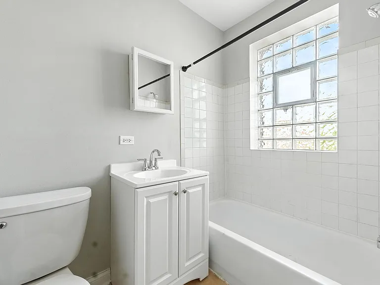 7150 S Cornell Ave #2W — Photo 9