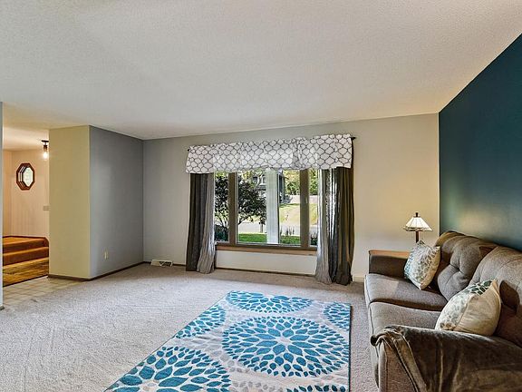 5th image of 3635 Evergreen Ln N