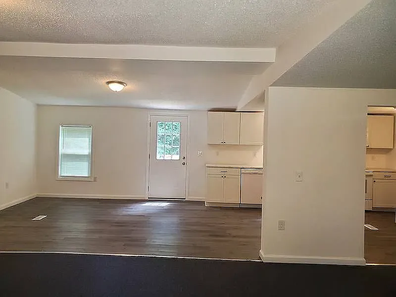 3 bed, 1705 sqft, $1,400 — Photo 4