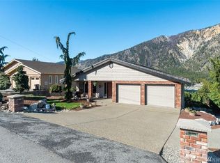 214 Loop Ave, Manson, WA 98831